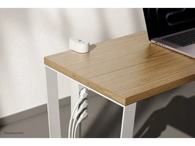 Neomounts VOLT DS22-840WH6 Multiprise de bureau avec pince - 2 x USB-C