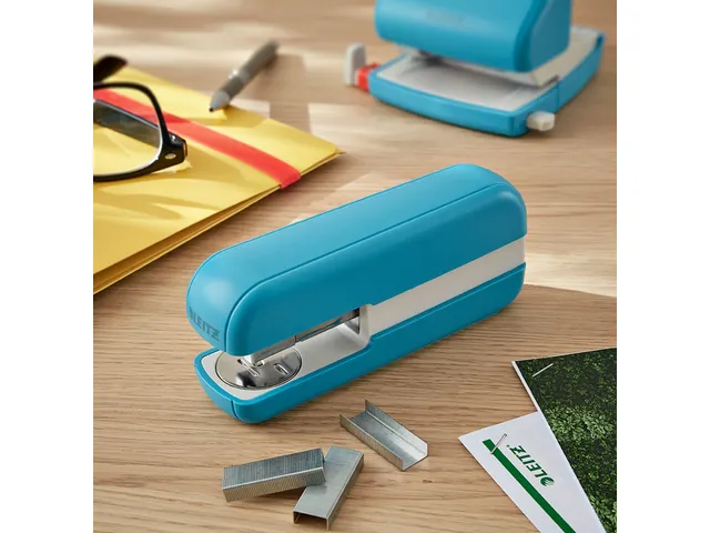 Nietmachine Leitz Cosy 30vel 24/6 blauw