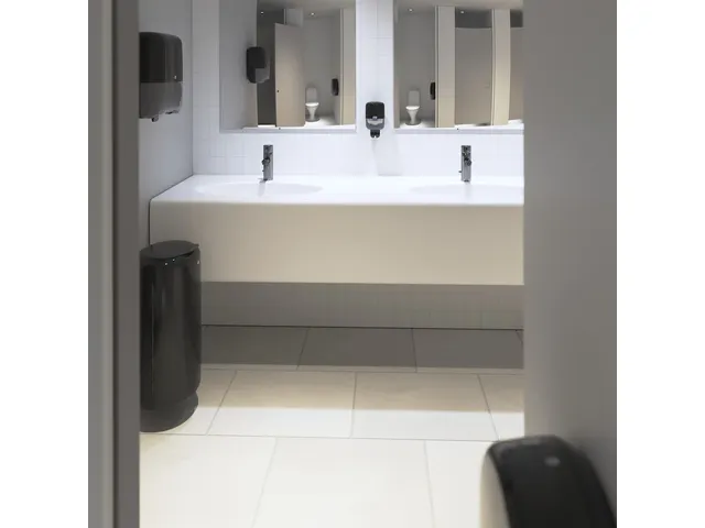 Tork 551008 H1 Elevation Matic Handdoekrol Dispenser Zwart