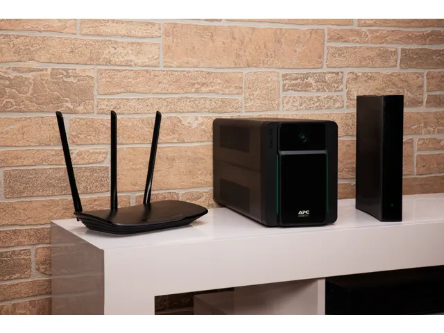 APC Back-UPS BVX2200LI Noodstroomvoeding - 2200VA 6x C13