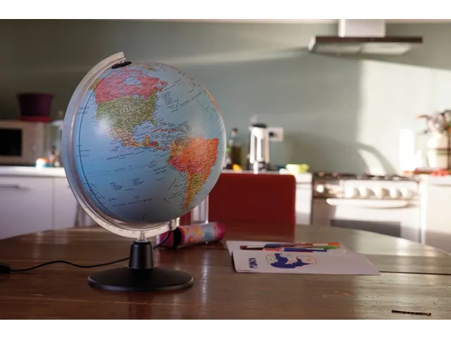 Jour et nuit geographical globe