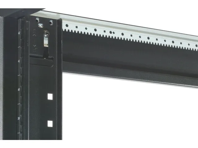 APC AR3100 NetShelter SX 42U 600mm(b) x 1070mm(d) 19 inch IT rack, beh