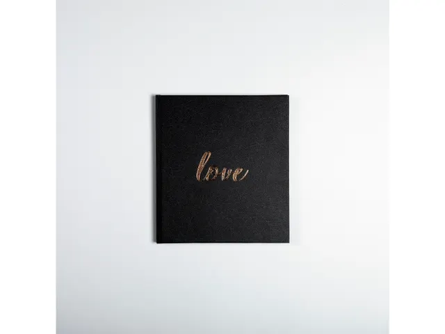 Livre d'or 140 pages tranche or - Format 21x19cm - LOVE Blanc - Noir