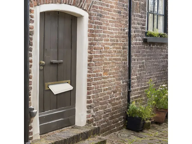 Brievenbusdoos Raadhuis A4+ 350x250x28mm wit 650grs duplex krimp a 5 s