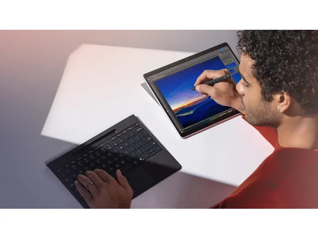 Surface Pro Flex Keyboard QWERTY + Slim Pen CM SC English Black