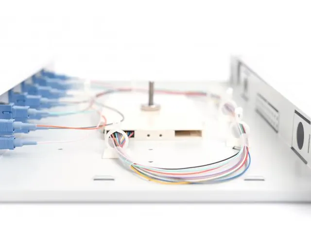 FO-lasbox 1U uitgerust,6x SC DX OS2 incl. lascassette gekleurde pigtai