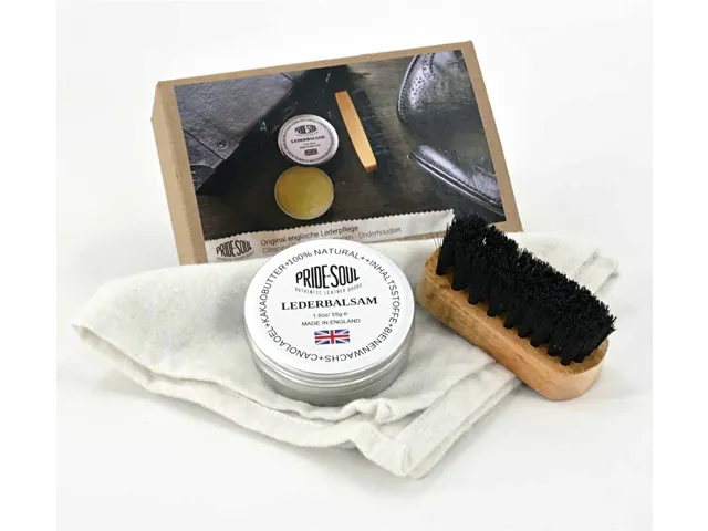 Leer onderhoudsset Pride And Soul. Met borstel, schoonmaakdoek en leer
