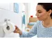 Toiletrolhouder tesa Smooz hoogglans verchroomd metaal zelfklevend