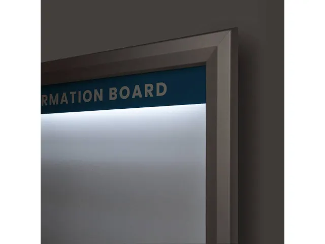 Bedrukt logopaneel 137x10cm voor Outdoor mededelingenbord 18x A4