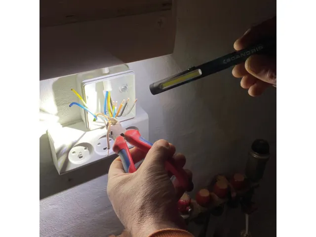 penlamp,behuizing aluminium,LED,200lumen,spot 150lumen,USB,accu