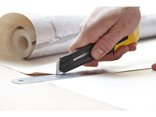 Afbreekmes Stanley SM 18mm antichoc blister à 1 stuk