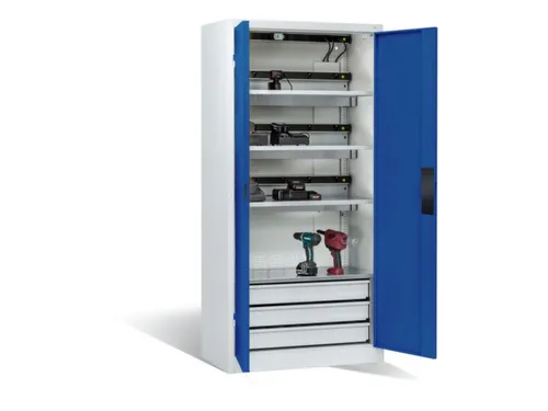 acculaadkast 1950x930x500mm 15stekkerdozen 230V ventilator fr. RAL5010