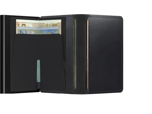 Pasjeshouder Clicksafe RFID nappaleer ZW/ZW 6 pasjes met opbergvak voo