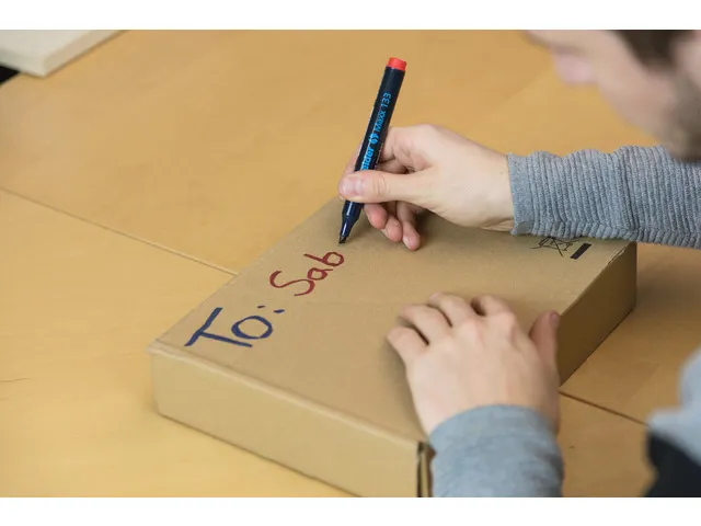 Marqueur Schneider Maxx 133 permanent rouge, pointe biseautée