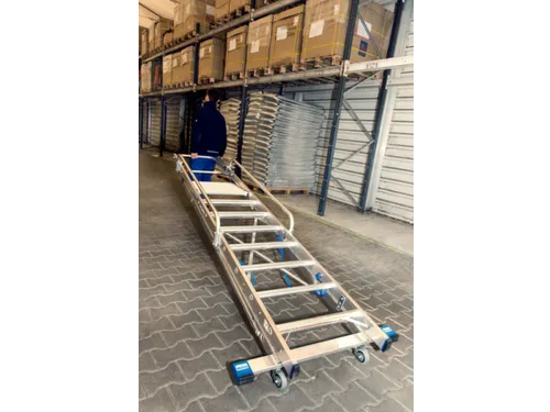 verrijdbare treden-platformladder eenzijdig 8treden stand H 1 9m