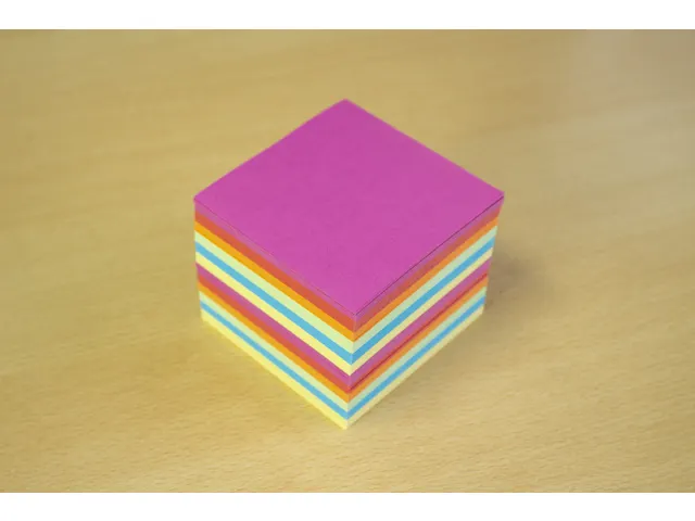 Support pour bloc mémo contenu Kangaro 9x9x9cm couleurs ass. Cello de