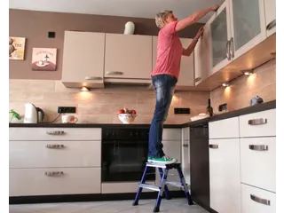 Verrijdbaar Vouwtrapje Aluminium 2x2treden 4 Geveerde Wielen Blauw - 4
