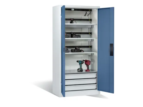 acculaadkast 1950x930x500mm 15stekkerdozen 230V ventilator fr. RAL5023