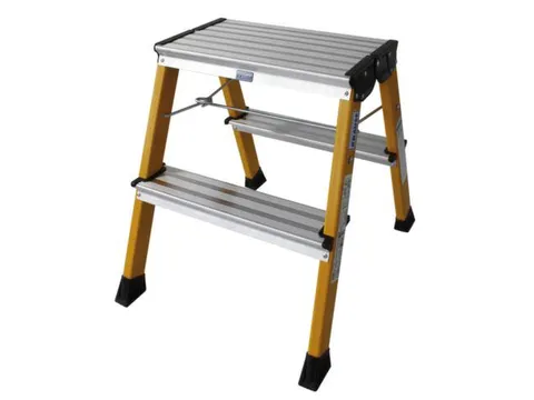 Verrijdbaar Vouwtrapje Aluminium 2x2treden 4 Geveerde Wielen Geel