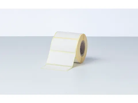 Brother BDE-1J026051-060 voorgestanste labelrol met witte labels van 5