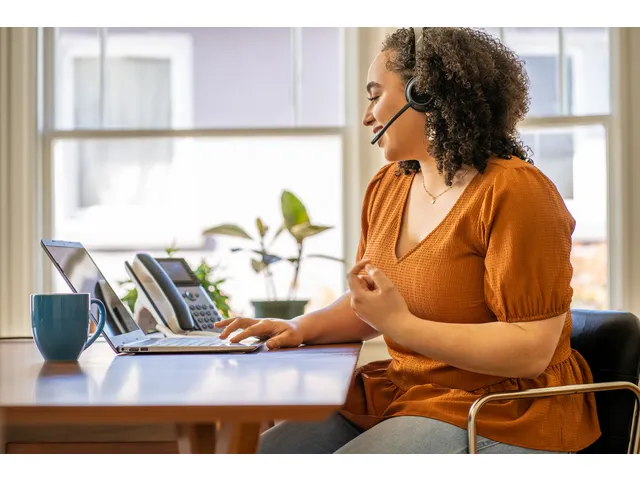 Headset HP POLY Voyager 4320 USB-C met BT700 dongle