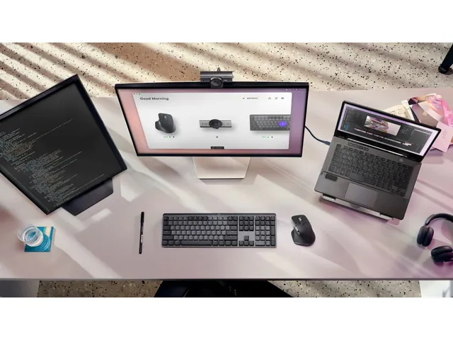 Logitech Mx Brio Uhd 4K Streaming Webcam Usb Wired Graphite