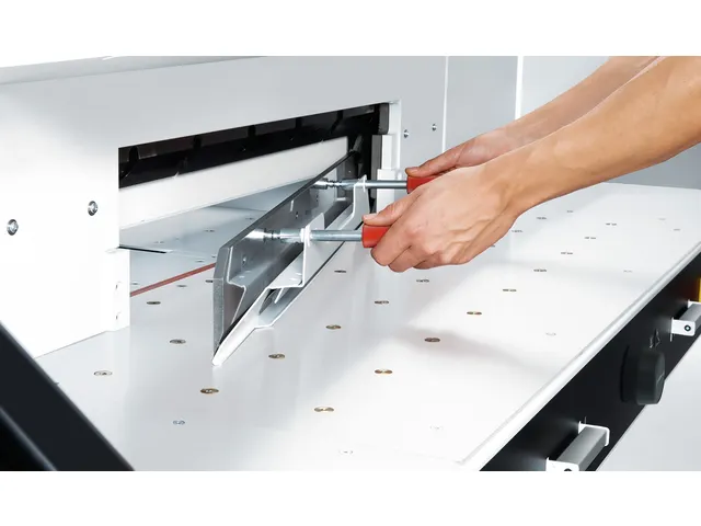 Stapelsnijmachine Ideal 7260 72cm Luchttafel Hydraulisch met onderstel
