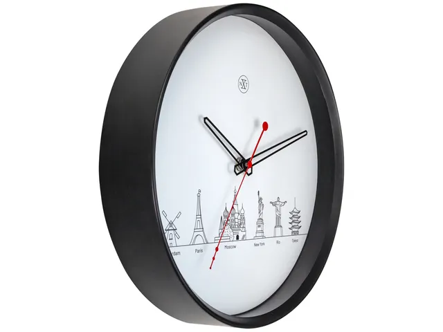 Horloge murale NeXtime 'Worldtour' Ø30cm plastique noir