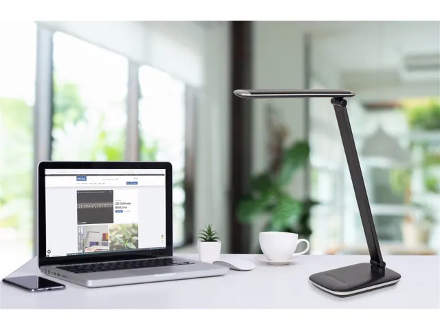 Bureaulamp LED MAULjazzy dimbaar USB-poort Zwart