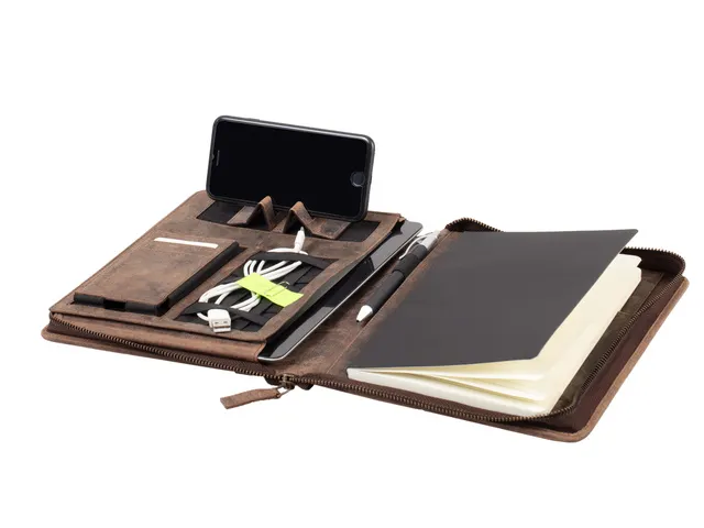 Conferentiemap Pride and Soul A5 CHARON. Bruin leer.