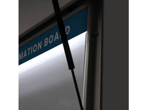Outdoor mededelingenbord 27x A4 met logopaneel LED verlicht