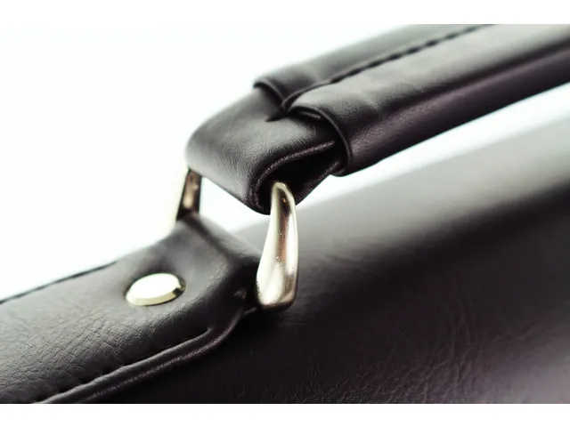 Serviette Alassio Pescara imitation cuir noir