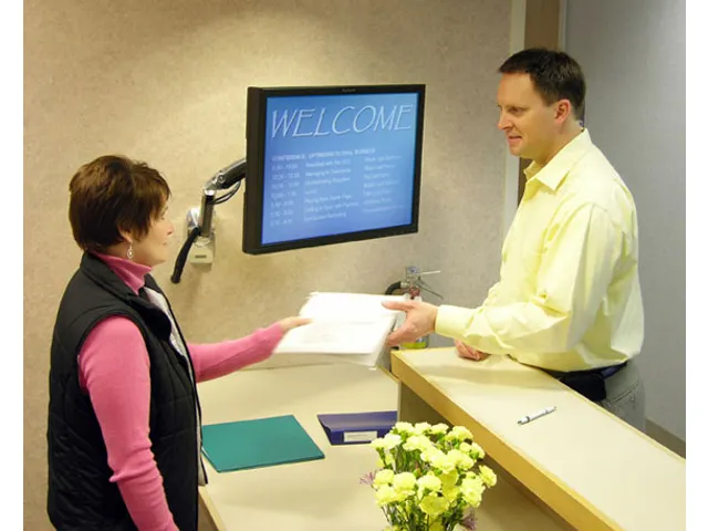 Ergotron MX Wall Mount Monitorarm 42 Inch Aluminium