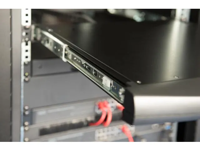 19 inch LCD KVM-console 16-poorts CAT 5 Amerikaans toetsenbord Zwart