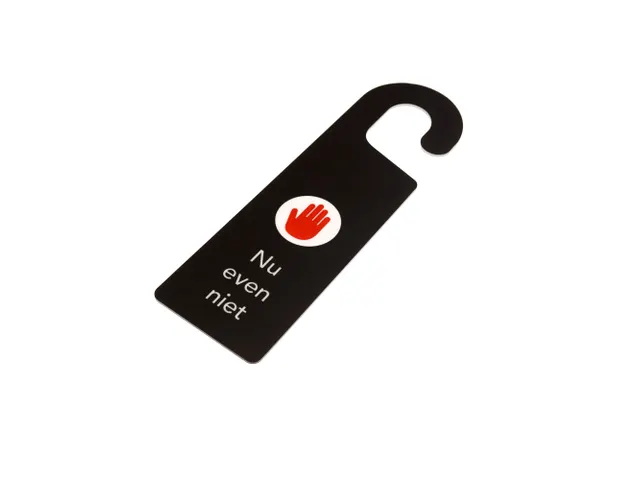 Kunststof deurhanger 250x75mm Voel je welkom - Nu even niet Zwart