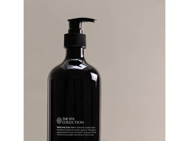 The Spa Collection Gum Tree Hand en bodylotion pompfles 24x475ml