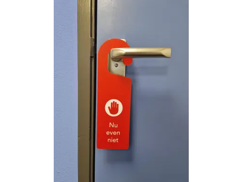 Kunststof deurhanger 250x75mm Voel je welkom - Nu even niet Rood/Groen