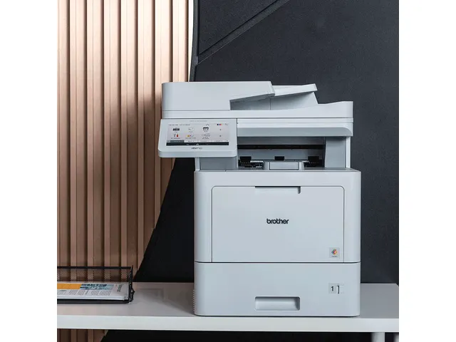 Zakelijke A4 kleurenlaserprinter met diverse papieropties, geavanceerd