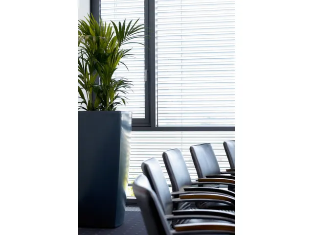 plantenpot,trapeziumvormig,PE,antracietgrijs,HxBxD 1300x675x675mm,100l