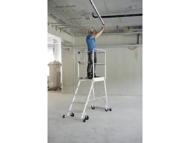 bordestrap,bordes H 1,21m,5treden,aluminium,wielen