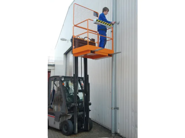 Werkkooi Uitvoering Vorkkokers Brede Zijde 1890x1200x1115mm Geeloranje