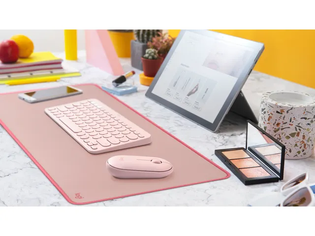 Logitech Desk Mat Muismat Roze 70x30cm