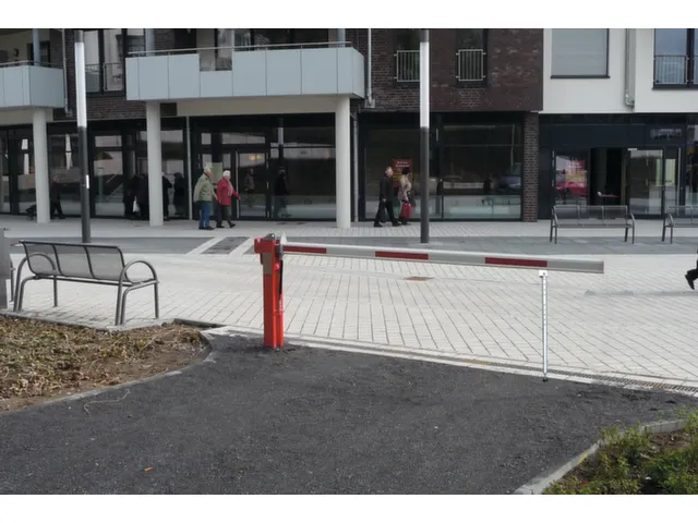 Slagboom Met Gasdrukveer Breedte 5M Met Pendelsteun Verzinkt Wit/rood