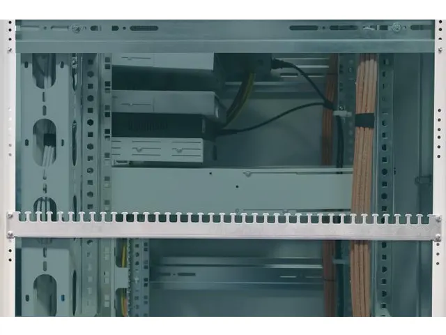 Kabelklemrail voor 483mm (19 inch) Unique & Dynamic Netwerkkasten