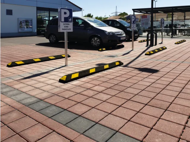 parkeerplaatsbegrenzing,B 1800mm,recyclebaar rubber,zwart/geel