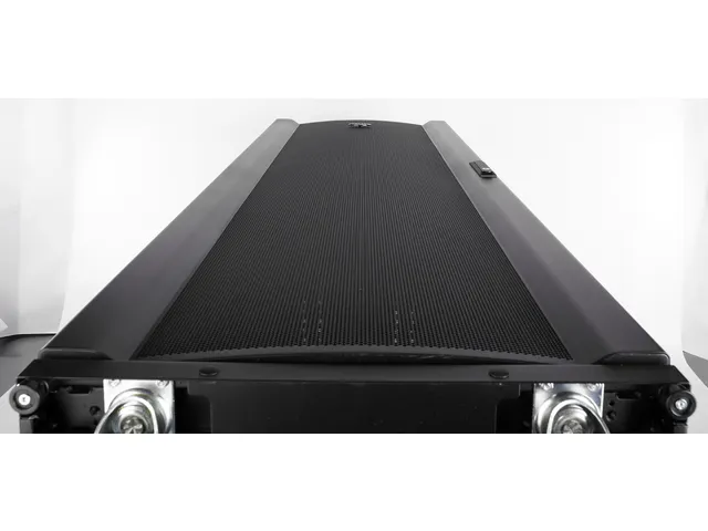 APC AR3100 NetShelter SX 42U 600mm(b) x 1070mm(d) 19 inch IT rack, beh