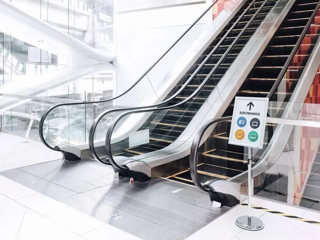 Support information sur pied avec cadre clipsable A3 aluminium