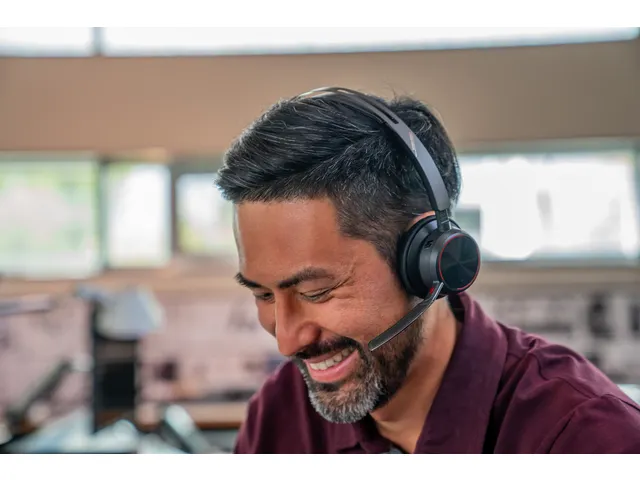 Headset HP POLY Voyager Focus 2 USB-C met oplaadstation