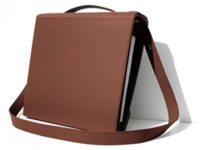 Mappendrager, Bruin Leder