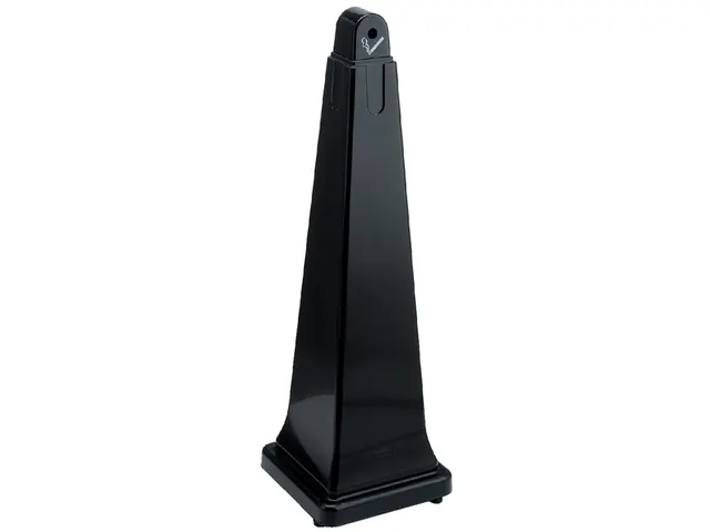 Asbak Rubbermaid Groundskeeper vrijstaand zwart